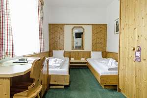 Hotel Dolomitenhof dve postelji