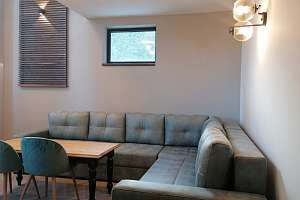 SKIFUN - Jahorina - Jahorinski Izlog - dnevna soba s TV-jem in kavčem