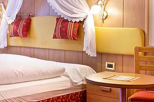Hotel Malita - Arabba - SKIFUN - postelja v sobi
