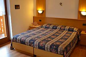 Residence Antares - Andalo - Italija - SKIFUN - spalnica z zakonsko posteljo