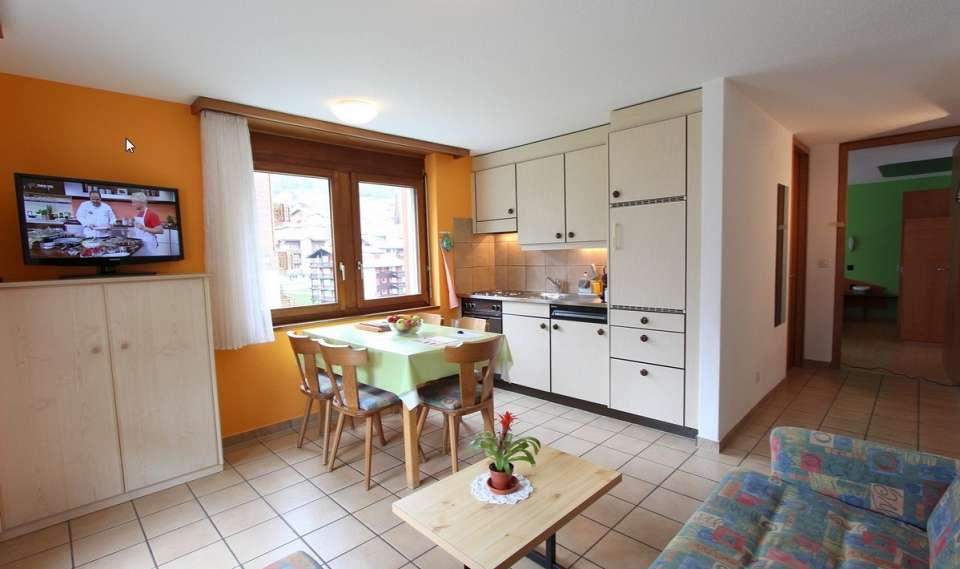 Appartmenthaus Golf - Saas-Fee - Švica - kuhinja in jedilna miza