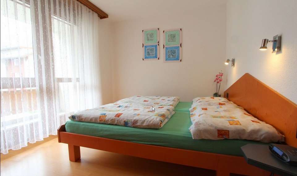 Appartmenthaus Golf - Saas-Fee - Švica - spalnica z zakonsko posteljo