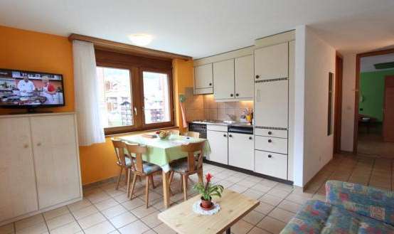Appartmenthaus Golf - Saas-Fee - Švica - dnevni prostor s kuhinjo