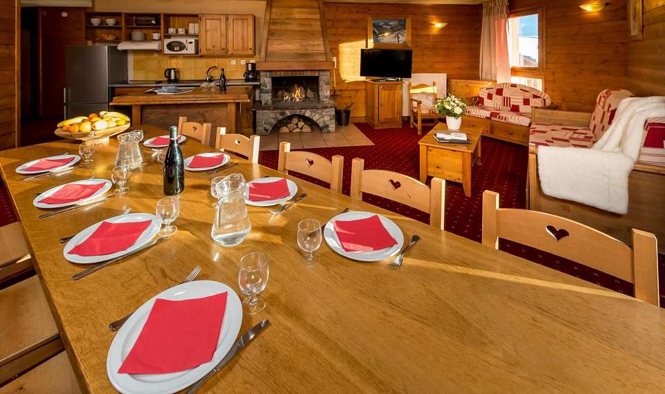 Chalet Altitude - Val Thorens - Francija - SKIFUN - kuhinja z jedilnico