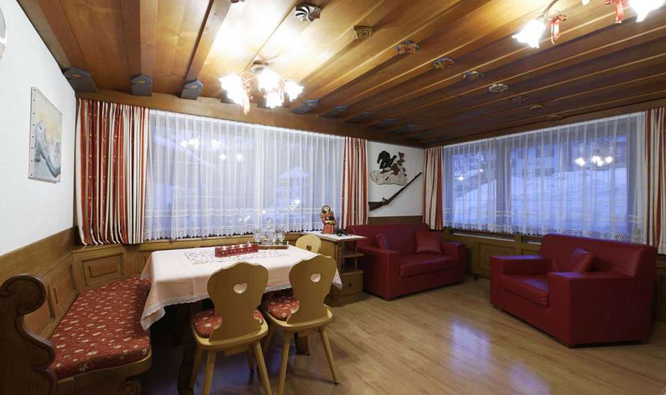 Colfosco Alpin Apartments tip a dnevni prostor