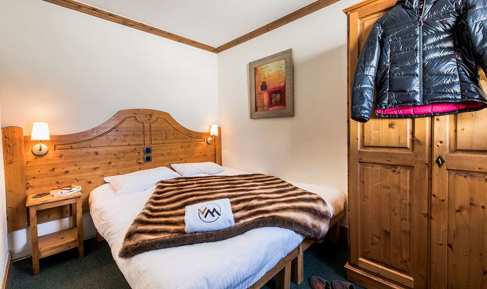 Tignes Residence Village Montana spalnica z zakonsko posteljo