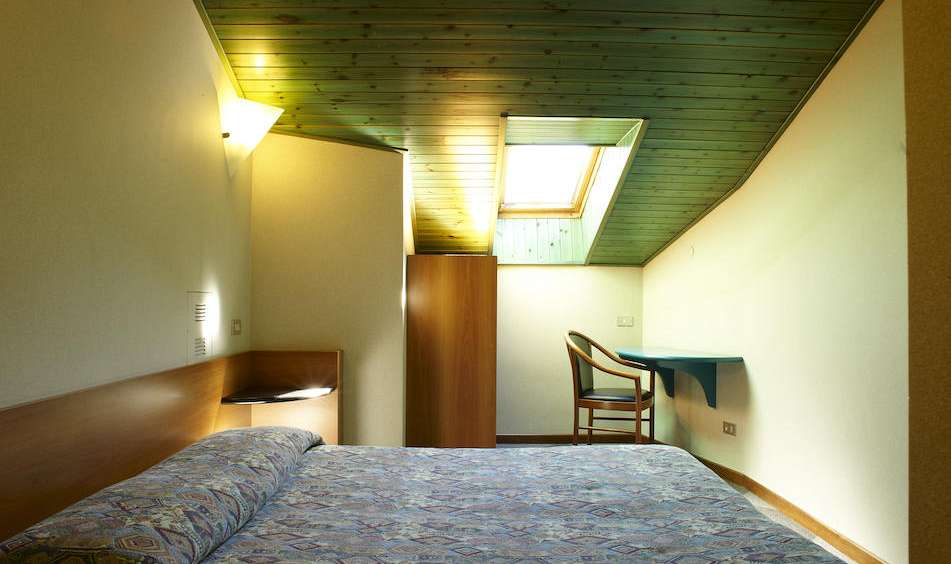 Residence Mirelladue - Ponte di Legno - SKIFUN - postelja za 2 in pisalna mizica