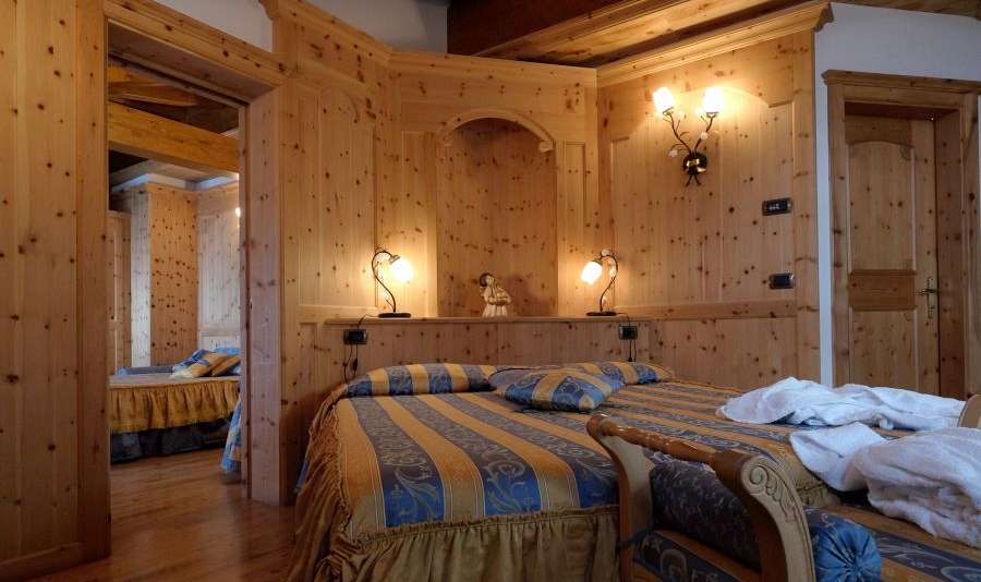 Hotel Letizia - San Martino di Castrozza -  SKIFUN - zakonska postelja v sobi