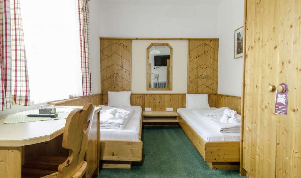 Hotel Dolomitenhof dve postelji