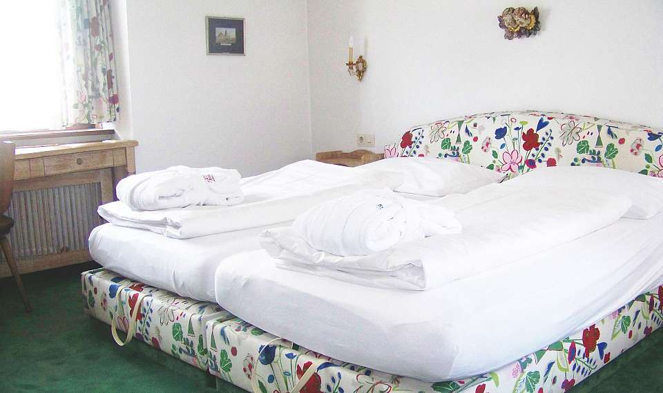 Johannesbad Hotel St. Georg zakonska postelja