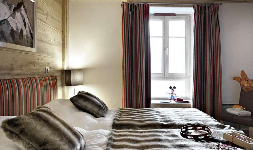 Francija CGH Le Jhana Tignes svetla spalnica