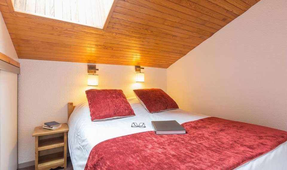 Francija Residence Les Sentiers du Tueda spalnica z zakonsko posteljo