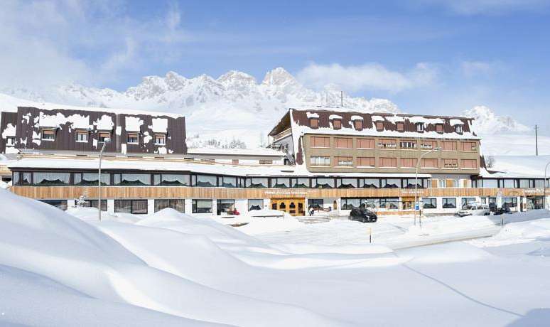 Hotel Arnika Passo San Pellegrino sneg