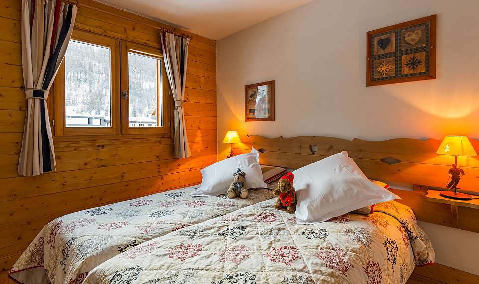 Le Hameau du Rocher Blanc - Serre Chevalier - Francija - bazen - SKIFUN - zakonska postelja v spalnici