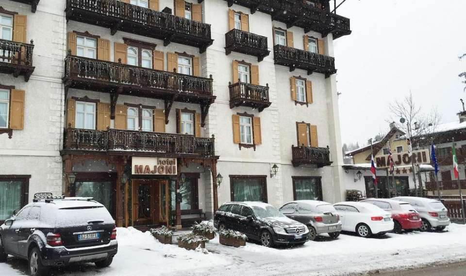 Italija Hotel Majoni Cortina dAmpezzo parkirišče