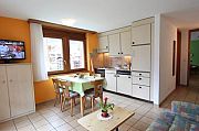 Appartmenthaus Golf - Saas-Fee - Švica - dnevni prostor s kuhinjo