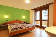 Appartmenthaus Golf - Saas-Fee - Švica - zakonska postelja v spalnici