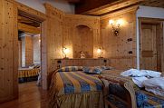 Hotel Letizia - San Martino di Castrozza -  SKIFUN - zakonska postelja v sobi