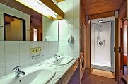 Apartmaji Goldried- Avstrija -kopalnica -SKIFUN