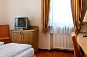 Hotel Garni Serena - Arabba - SKIFUN - dve postelji in TV