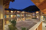 Ponte di Legno - Adamello Resort - Italija - SKIFUN - dvorišče ob apartmajih