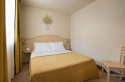 Ponte di Legno - Adamello Resort - Italija - SKIFUN - zakonska postelja v spalnici