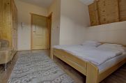 Guesthouse Yeti - Jahorina - wifi - SKIFUN - dvoposteljna soba s tradicionalno opremo iz masivnega lesa
