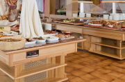 Hotel Arnika Passo San Pellegrino zajtrk