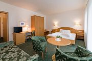 Hotel Pension Prack - Kronplatz - Italija - SKIFUN - zakonska postelja, TV in jedilna mizica