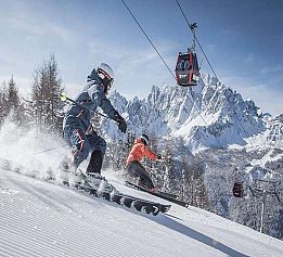 <font color=blue>SKI OPENING</font><br><u>DREI ZINNEN</u></br> <b> 3 noćenja + 3-dnevna skijaška karta već od 292€!</br> <br><font color=green> Apres ski party s DJ-em!</font> </br>
