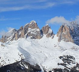 <font color=blue>SKI OPENING</font> <br><u>CANAZEI-VAL DI FASSA</u></br> <b>4 noćenja + 4=3 skipass od 361 € po osobi!</br>