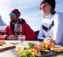 <font color=blue>SKI OPENING</font> <br><u>VAL GARDENA</u></br> <b>Welness+bazen</br> <b>Skipass 4=3</br>
